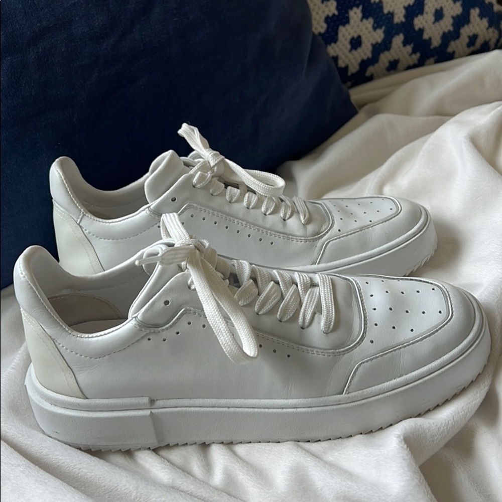 Stuart Weitzman Ryan Low Top Sneaker